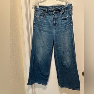 American Eagle Super High Rise Baggy Wide Leg Ankle Blue Jeans Size 8 Distressed